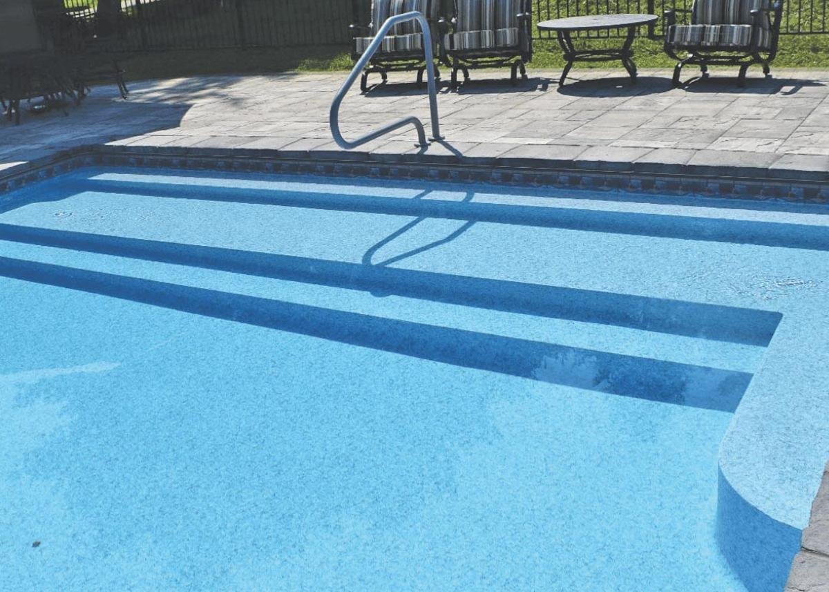 Royal Swimming Pools 8β² Straight Back Step 4-Tread White Cantilever Latham