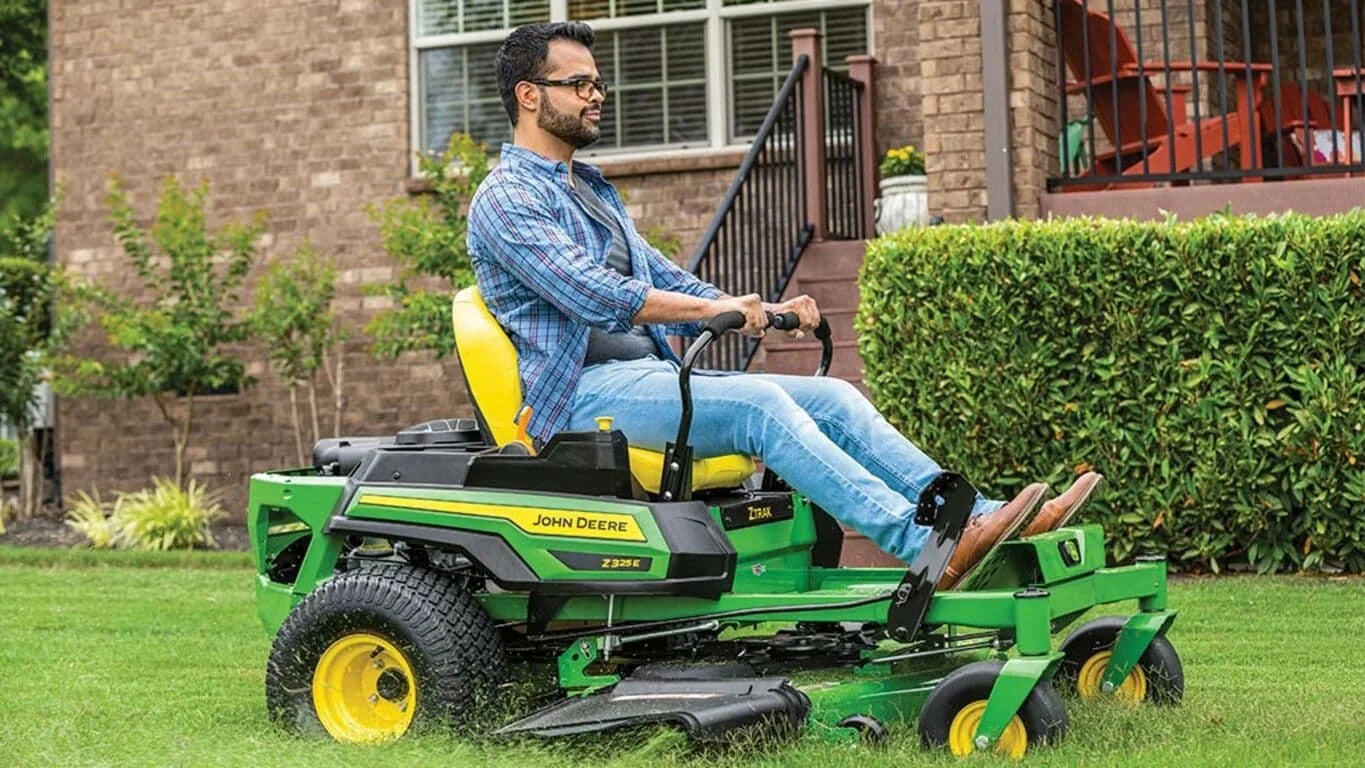 Z325E ZTrak™ Mower with 48-in. Decks.