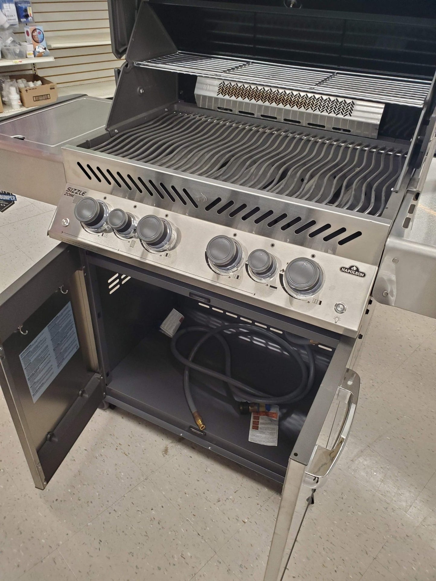 Outlet Napoleon Prestige 500 Propane Grill