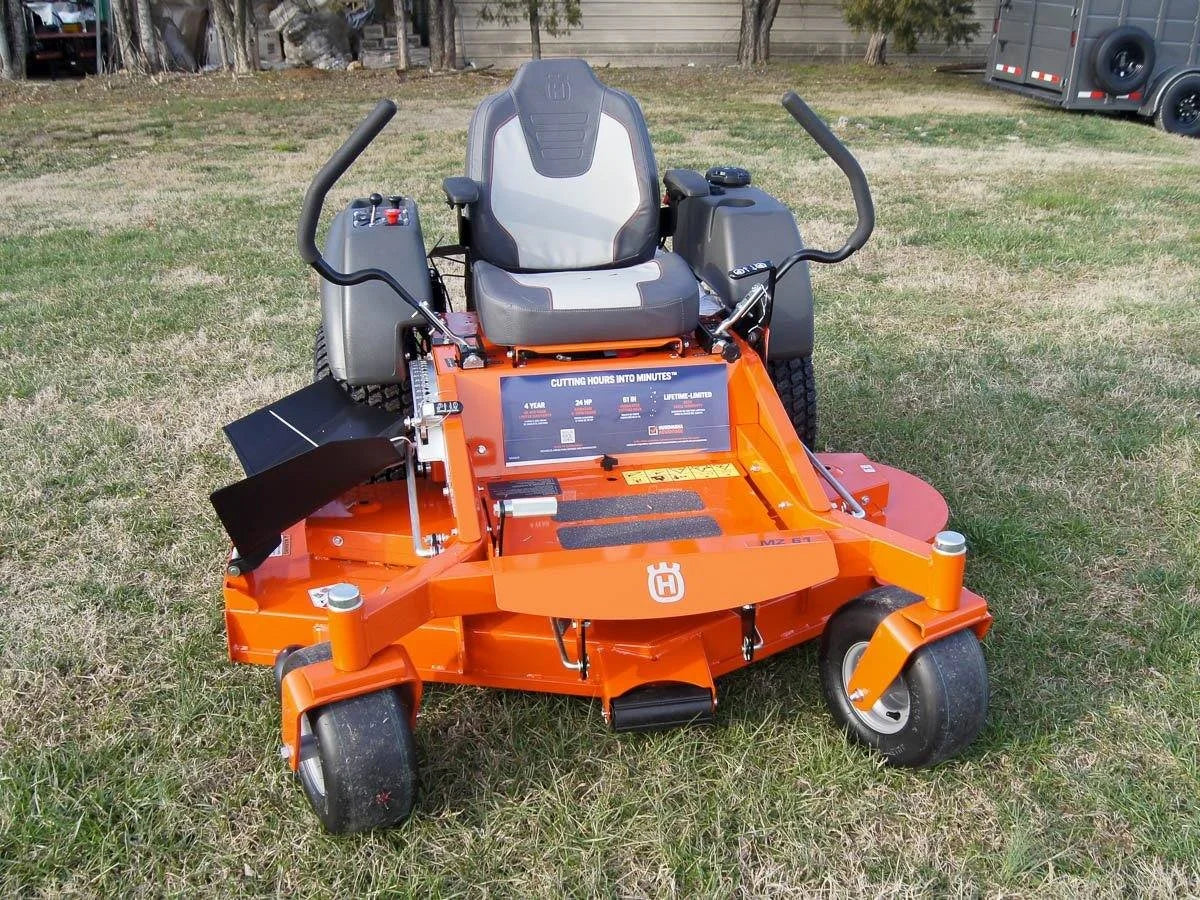 Husqvarna MZ61 61″ Zero Turn Lawns Mowers 24HP KAW (Scratch and Dent)